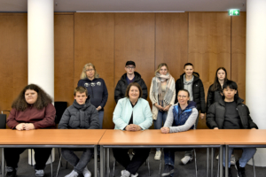 Pressemitteilung: Junge Stimmen im Bundestag: Klasse 04 der Hundertwasser-Schule trifft die heimische Bundestagsabgeordnete in Berlin