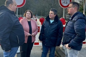 Vor-Ort-Termin an der gesperrten Lennebrücke in Nachrodt-Wiblingwerde