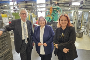 Verschlusssysteme mit Tradition und Zukunftsblick – Bettina Lugk zu Besuch bei Firma Sudhaus in Iserlohn