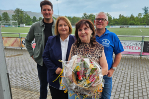 „Blumenstrauß des Monats“ Juli 2025 geht an Christa „Kiki“ Knoop