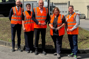 Bettina Lugk besucht Knauf Aquapanel in Iserlohn