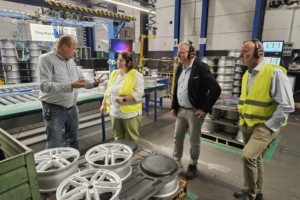 Mit Leichtmetallrädern aus Neuenrade auf der Überholspur – Bettina Lugk besucht Firma ALCAR in Neuenrade