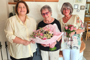 Empathie und Engagement für schwerkranke Menschen – „Blumenstrauß des Monats“ September 2025 geht an Doris Schröder aus Plettenberg