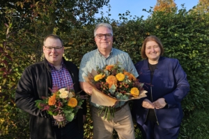 Engagement mit Weitblick und Bodenhaftung – „Blumenstrauß des Monats“ Oktober 2025 geht an Wolfram Schmitz