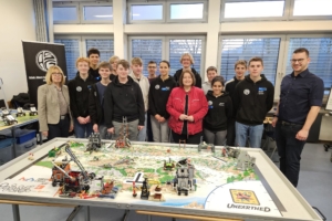 Bettina Lugk besucht Albert-Schweitzer-Gymnasium in Plettenberg