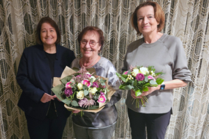 Mit Herz, Verlässlichkeit und Ausdauer – „Blumenstrauß des Monats“ Dezember 2025 geht an Christhild Kriwet