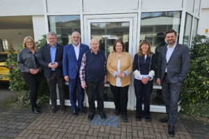 Bettina Lugk informiert sich im Rahmen der Handwerkstour der Handwerkskammer Südwestfalen in Plettenberg über die Lage und die Zukunft des Handwerks