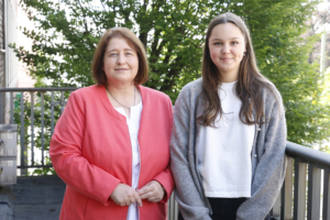 Bettina Lugk wählt Pia Krämer für USA-Stipendium des Bundestages aus