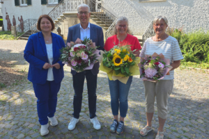 Engagement für die Kultur – Blumenstrauß des Monats Juli 2026 geht an Andrea Albrecht und Martin Kramer
